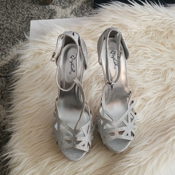 Shoes - Never worn Platform heel